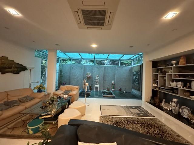 Prop-GPT: Bungalow - Good Class: D10  ?Eminence Landed? D10 GCBA BUNGALOW @ GRANGE / CHATSWORTH