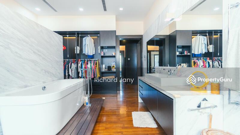 Detached for Sale,  Newly renovated quiet bungalow subdivisable corner unbounded high ground plot, SGD 11,180,000 | Freehold