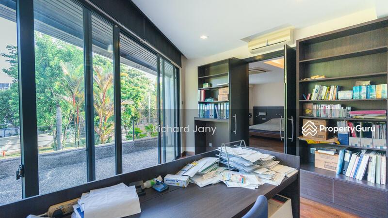 Detached for Sale,  Newly renovated quiet bungalow subdivisable corner unbounded high ground plot, SGD 11,180,000 | Freehold