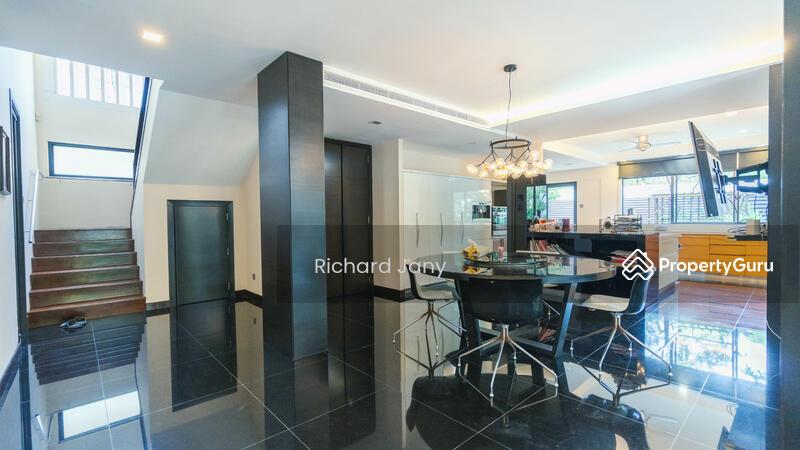 Detached for Sale,  Newly renovated quiet bungalow subdivisable corner unbounded high ground plot, SGD 11,180,000 | Freehold