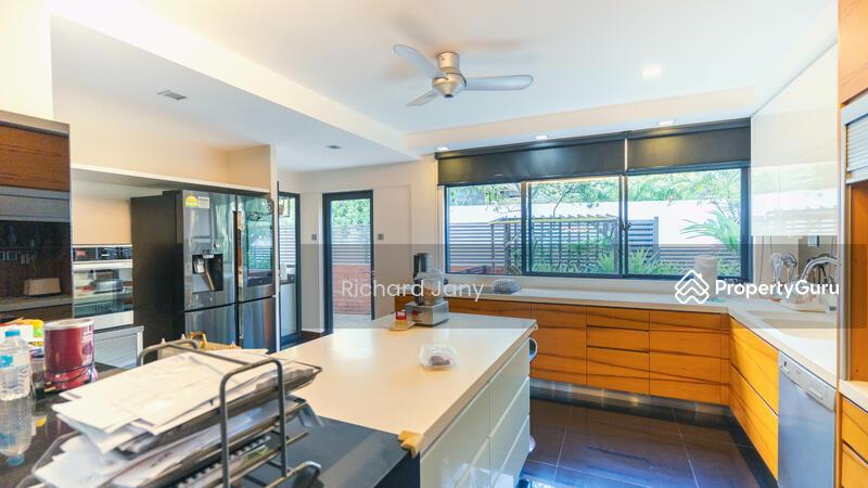 Detached for Sale,  Newly renovated quiet bungalow subdivisable corner unbounded high ground plot, SGD 11,180,000 | Freehold