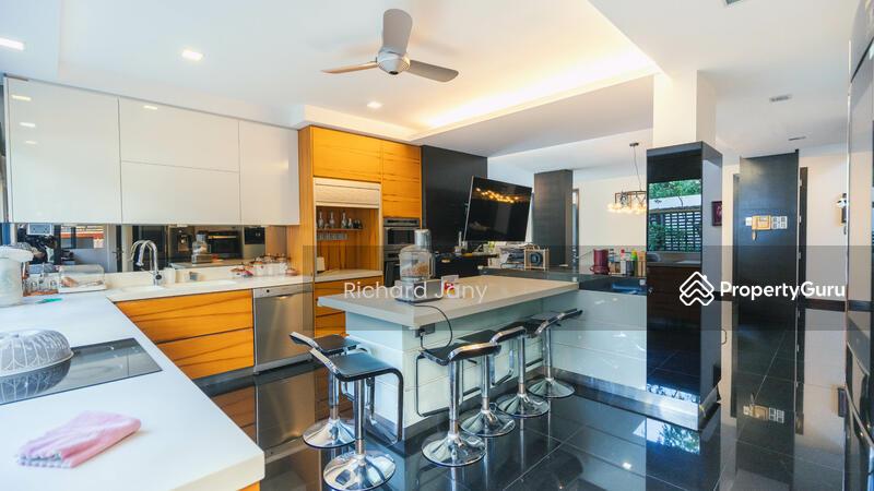 Detached for Sale,  Newly renovated quiet bungalow subdivisable corner unbounded high ground plot, SGD 11,180,000 | Freehold