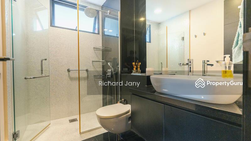 Detached for Sale,  Newly renovated quiet bungalow subdivisable corner unbounded high ground plot, SGD 11,180,000 | Freehold