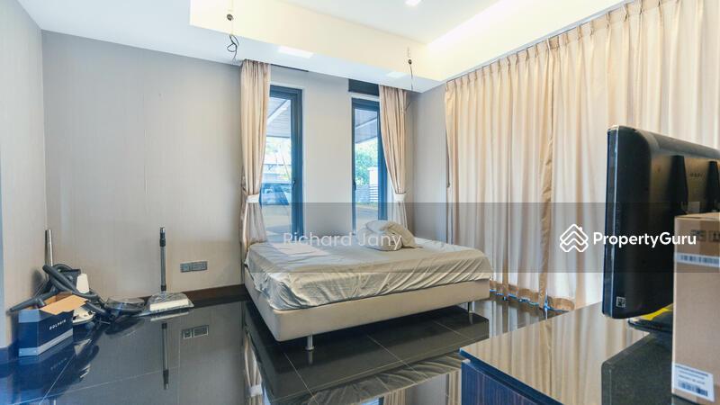Detached for Sale,  Newly renovated quiet bungalow subdivisable corner unbounded high ground plot, SGD 11,180,000 | Freehold