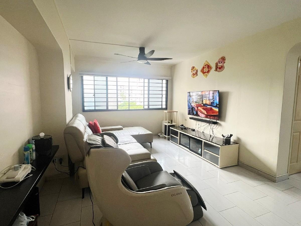 Prop-GPT: HDB Apartment: D19  417 Hougang Avenue 8