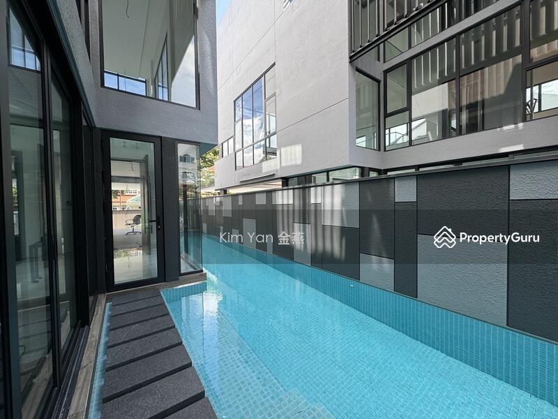 Prop-GPT: Bungalow: D19  Brand New/Luxury Bungalow with Lift&Pool, Living&Dining Hall marble floor&high ceiling, park 4 cars