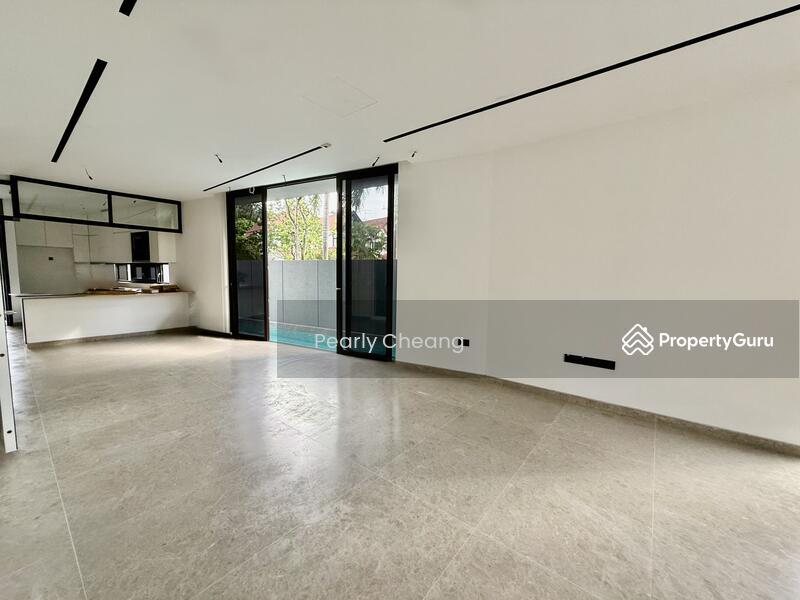 Semi-Detached for Sale: D16, 487000