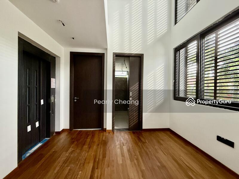 Semi-Detached for Sale: D16, 487000