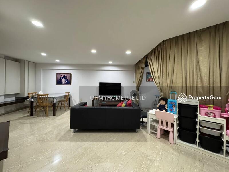 Prop-GPT: HDB Flat: D22 Boon Lay 674B Jurong West Street 65