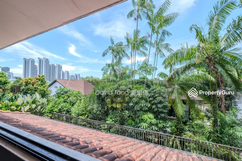 Prop-GPT: Detached: D21   Charming Detached On Elevated Land, Sunset Vicinity 