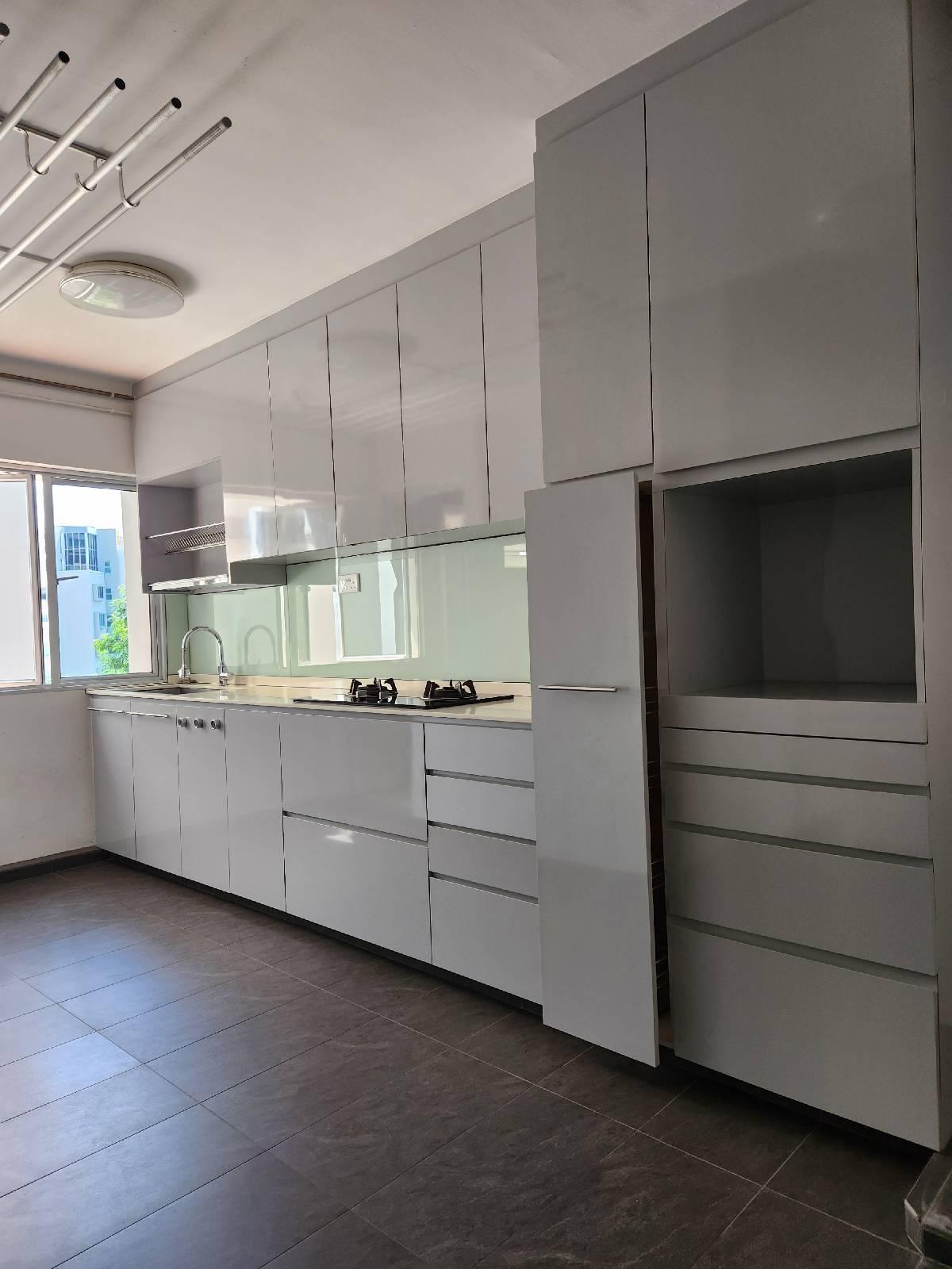 381 Tampines Street 32 HDB Apartment For Sale, $900,000, 3 Bed 2 Bath 1,345 sqft $669.00 psf