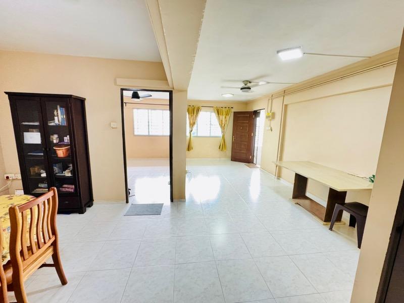 Prop-GPT: HDB Apartment: D16  122 Bedok North Street 2