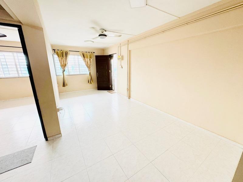 HDB Apartment for Sale, 122 Bedok North Street 2 HDB Apartment For Sale, $499,000, 2 Bed 2 Bath 86 sqft $5,802.00 psf, SGD 499,000 | 99-year Leasehold