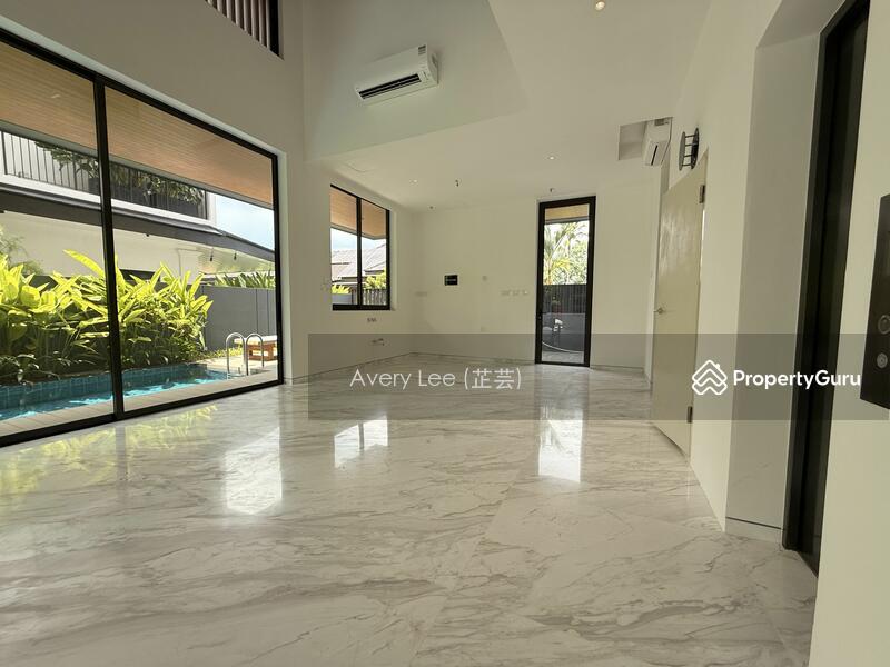 Semi-Detached for Sale: Holland, D10, 277580