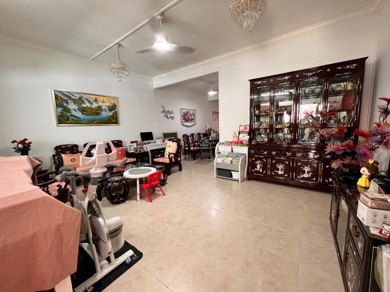 Terrace for Sale, SENNETT ESTATE Terraced House For Sale, $4,500,0002 Bath 1,800 sqft $2,093.00 psf, SGD 4,500,000