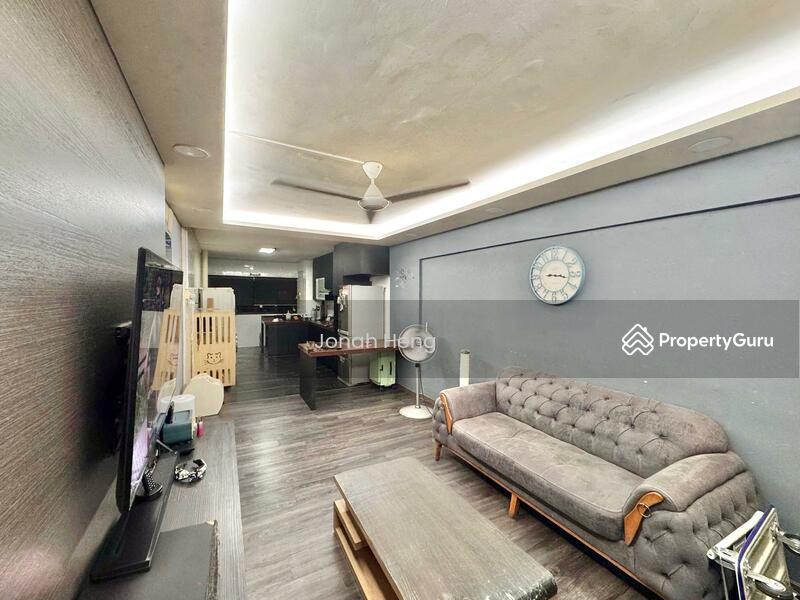 Prop-GPT: HDB Flat: D05  434 Clementi Avenue 3