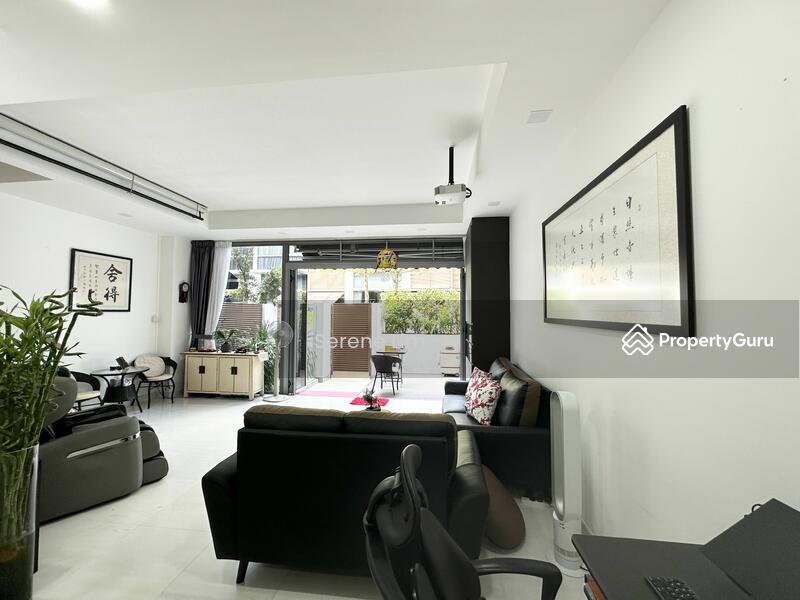 Prop-GPT: Cluster House: D11  Hillcrest Villa