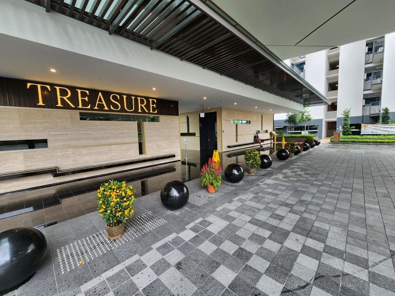 Condominium for Sale: D18, 528457