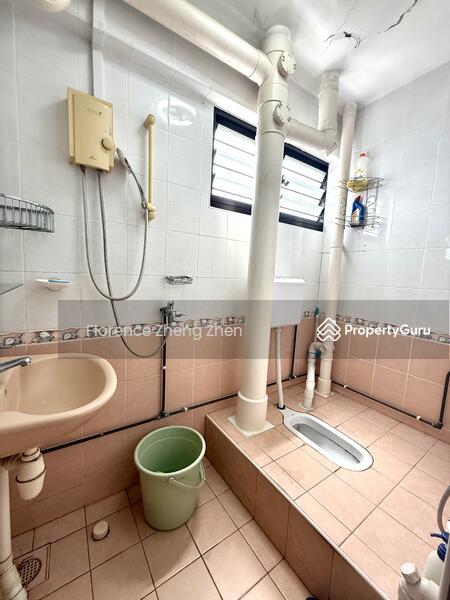 HDB Flat for Sale, 204 Jurong East Street 21, SGD 600,000 | 99-year lease