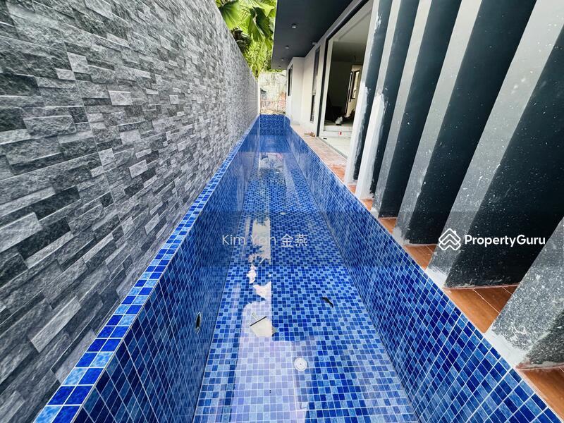Prop-GPT: Semi-Detached: D19  Brand new Semi-D, 4 levels with Lift & Swimming Pool, 5 bedrooms ensuite, modern with roof terrace