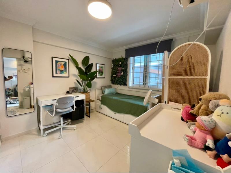 HDB Apartment for Sale, 8 Holland Avenue HDB Apartment For Sale, $500,000, 2 Bed 2 Bath 635 sqft $787.00 psf, SGD 500,000 | 99-year Leasehold