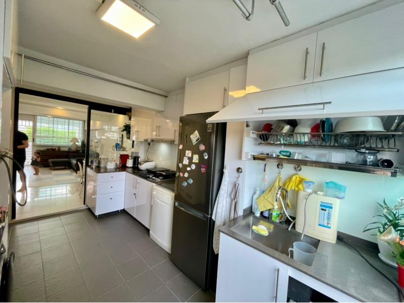 HDB Apartment for Sale, 8 Holland Avenue HDB Apartment For Sale, $500,000, 2 Bed 2 Bath 635 sqft $787.00 psf, SGD 500,000 | 99-year Leasehold
