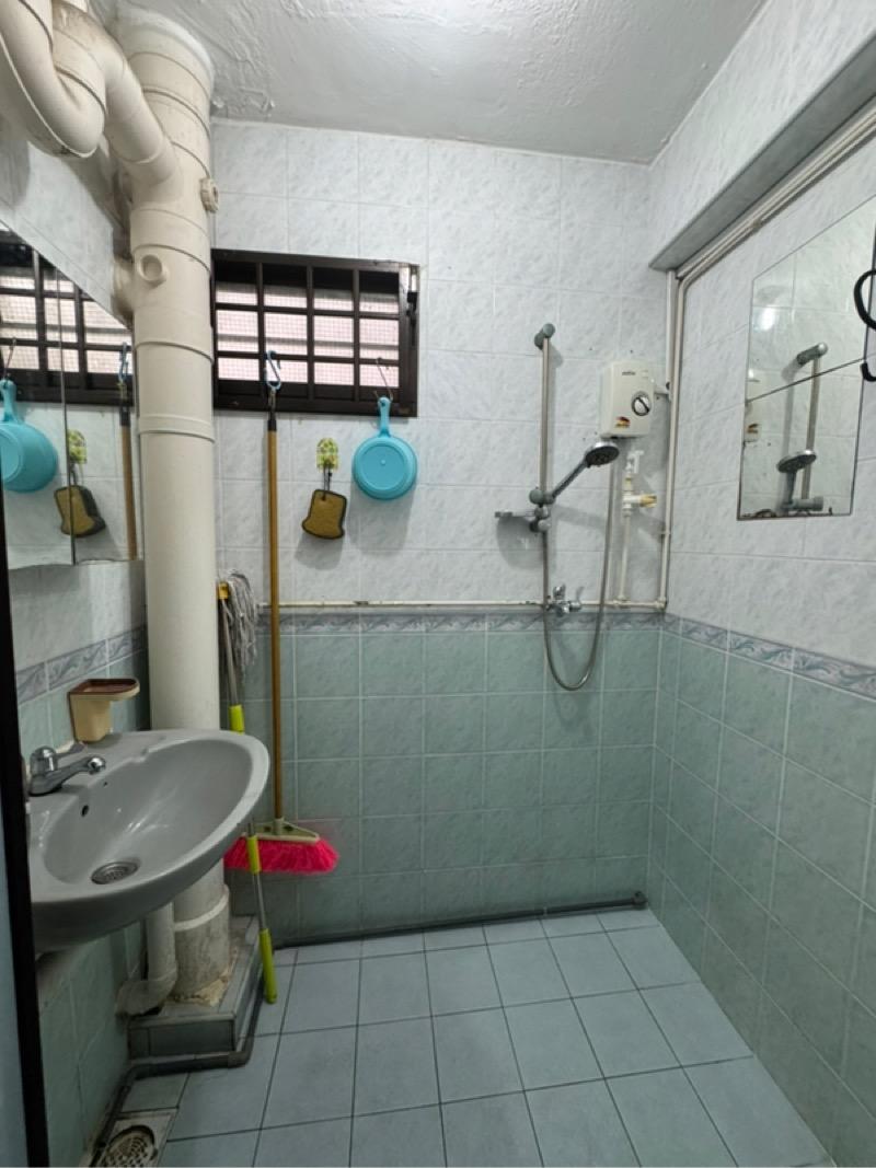 HDB Apartment for Sale, 20 Telok Blangah Crescent HDB Apartment For Sale, $380,000, 2 Bed 1 Bath 699 sqft $544.00 psf, SGD 380,000 | 99-year Leasehold