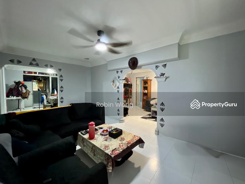 Prop-GPT: HDB Flat: D25  835 Woodlands Street 83