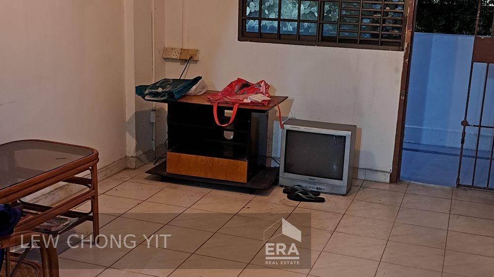 Prop-GPT: HDB - 2 room:   Hougang Avenue 3 6 Hougang Avenue 3 For Sale
