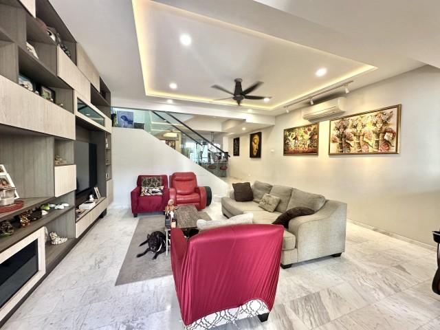 Prop-GPT: Terrace: D14  Lorong Marican