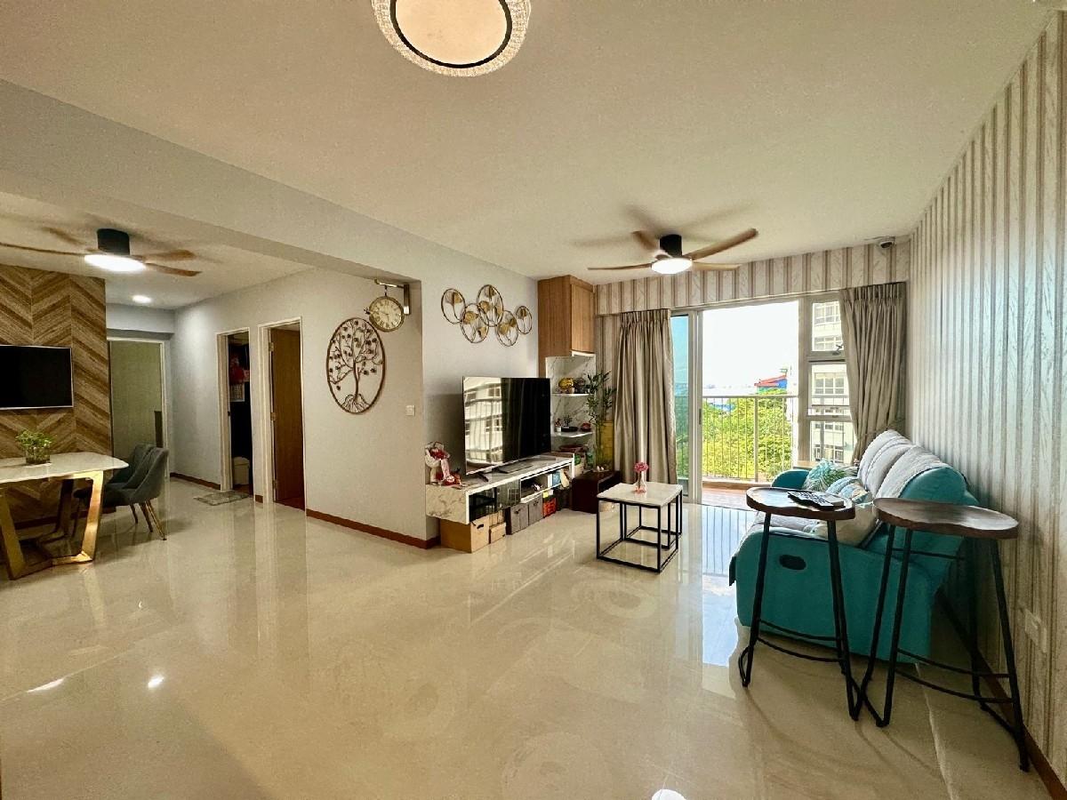 Prop-GPT: HDB Apartment: D19 Punggol 323C Sumang Walk