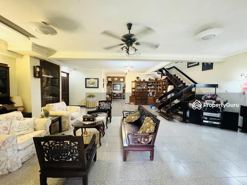 Prop-GPT: Bungalow: D28  Classical bungalow with Regular land, Wide Frontage at Elevated ground, surrounded by trees & garden