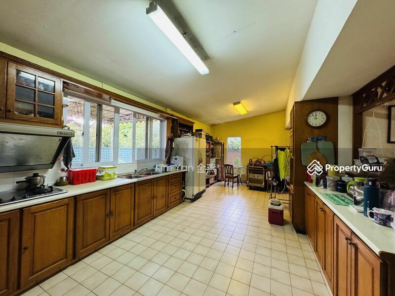 Bungalow for Sale, Classical bungalow with Regular land, Wide Frontage at Elevated ground, surrounded by trees & garden, SGD 11,000,000 | Freehold