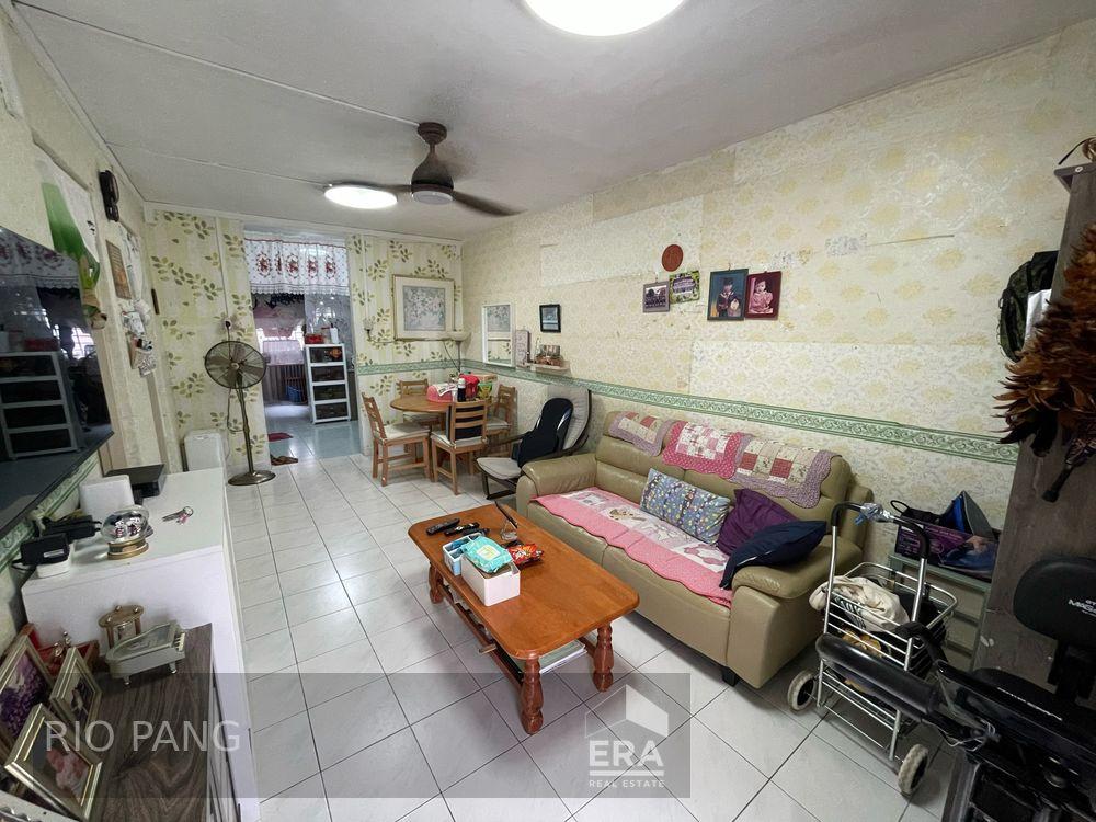 Prop-GPT: HDB - 2 room:   Yuan Ching Road 122 Yuan Ching Road For Sale