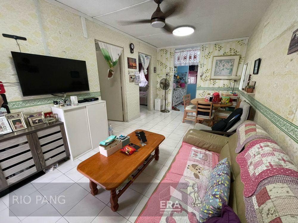 HDB - 2 room for Sale, Yuan Ching Road 122 Yuan Ching Road, SGD 340,000 | Leasehold