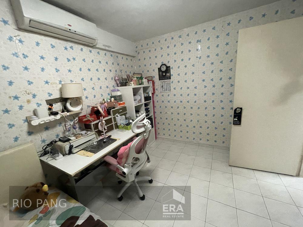 HDB - 2 room for Sale, Yuan Ching Road 122 Yuan Ching Road, SGD 340,000 | Leasehold