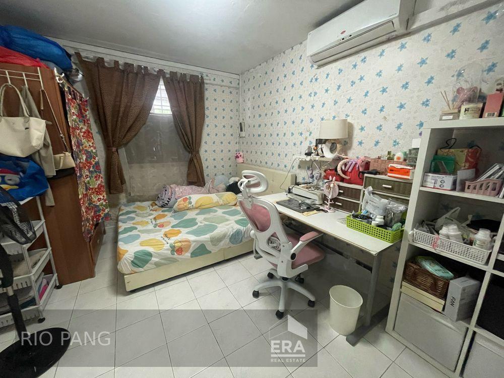 HDB - 2 room for Sale, Yuan Ching Road 122 Yuan Ching Road, SGD 340,000 | Leasehold