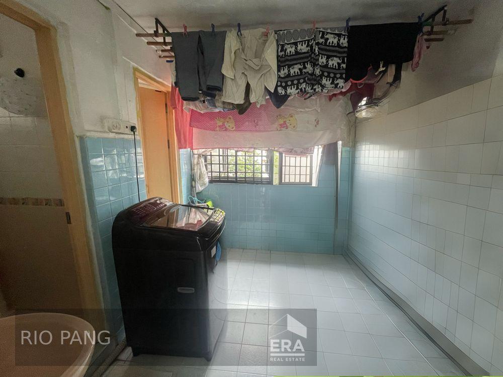 HDB - 2 room for Sale, Yuan Ching Road 122 Yuan Ching Road, SGD 340,000 | Leasehold
