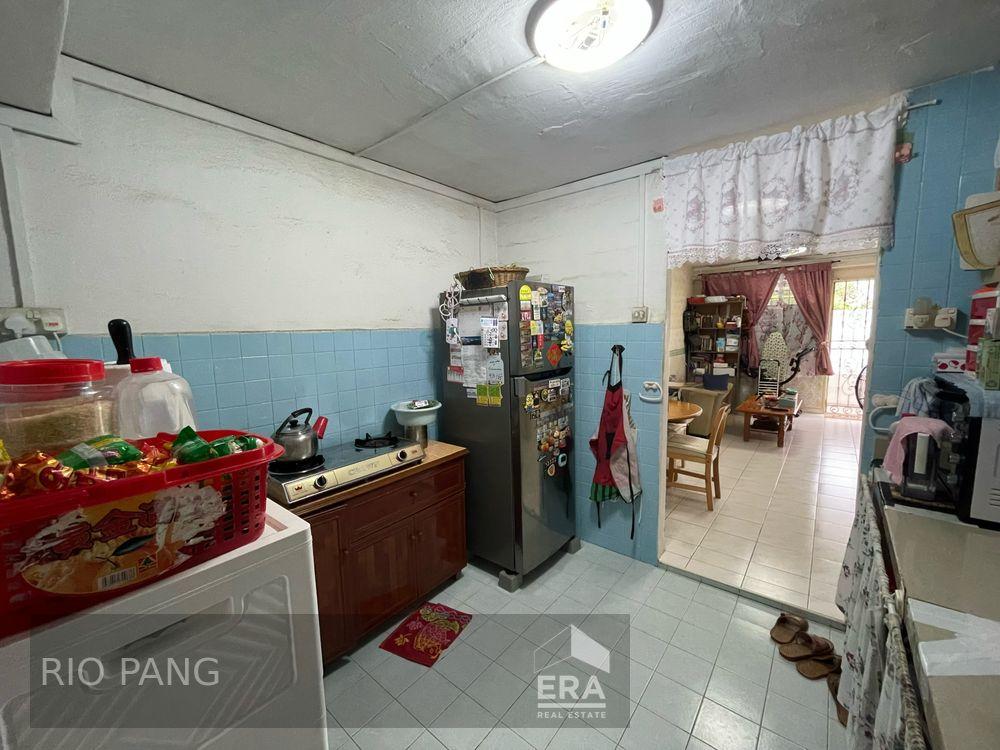 HDB - 2 room for Sale, Yuan Ching Road 122 Yuan Ching Road, SGD 340,000 | Leasehold