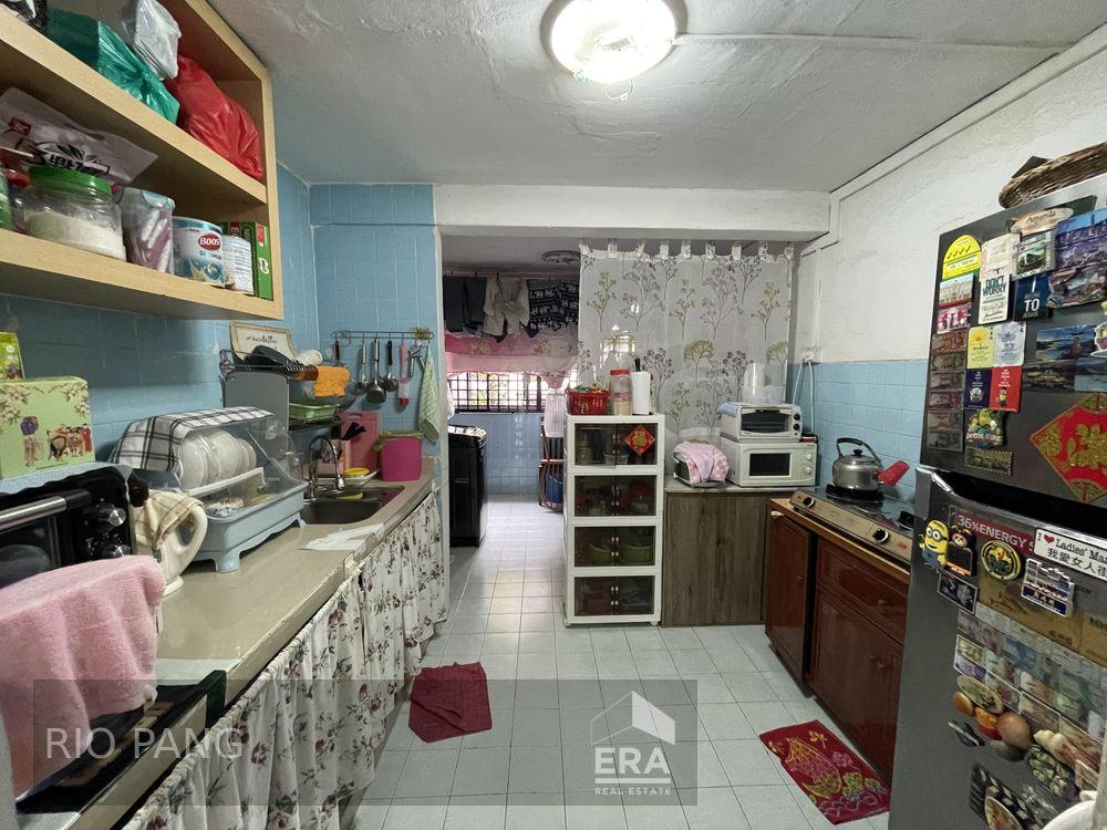 HDB - 2 room for Sale, Yuan Ching Road 122 Yuan Ching Road, SGD 340,000 | Leasehold