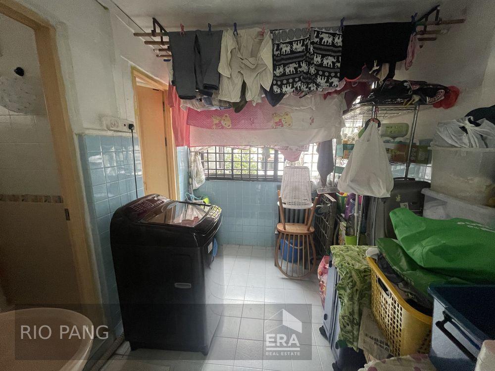 HDB - 2 room for Sale, Yuan Ching Road 122 Yuan Ching Road, SGD 340,000 | Leasehold