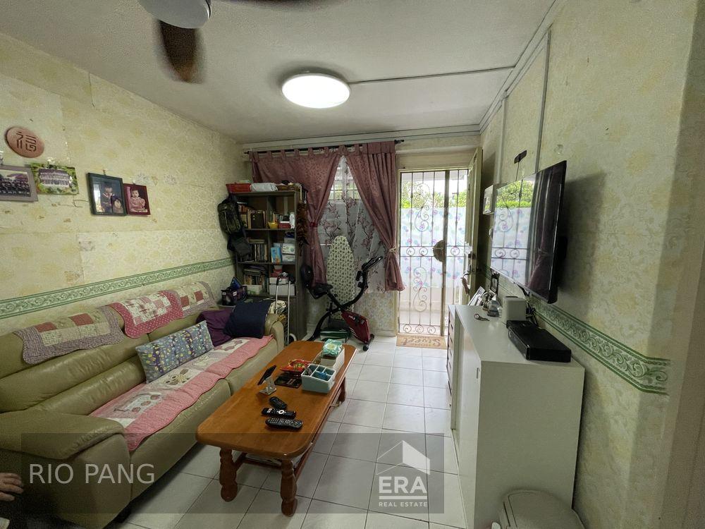 HDB - 2 room for Sale, Yuan Ching Road 122 Yuan Ching Road, SGD 340,000 | Leasehold