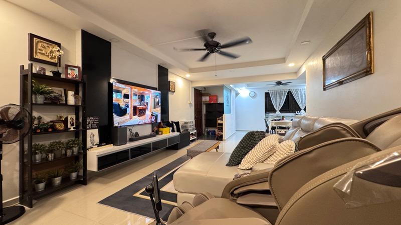 232 Tampines Street 21 HDB Apartment For Sale, $699,000, 3 Bed 2 Bath 1,302 sqft $537.00 psf