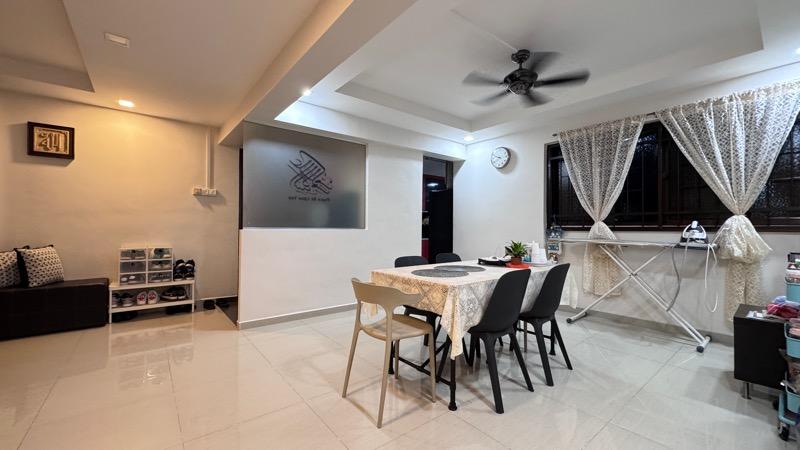 232 Tampines Street 21 HDB Apartment For Sale, $699,000, 3 Bed 2 Bath 1,302 sqft $537.00 psf