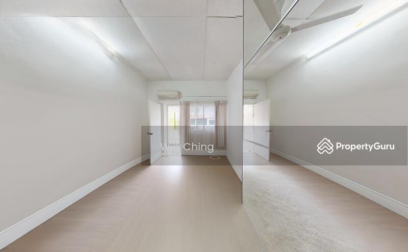 Corner Terrace for Sale: D20, 575395