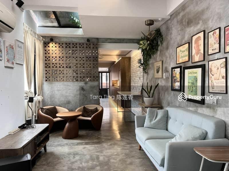 Prop-GPT: Walk-up Apartment: D14  Walk-Up Apartment at Jalan Senang
