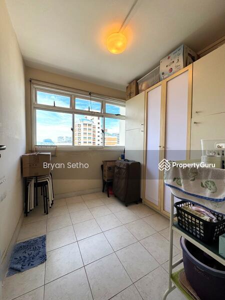 HDB Flat for Sale, 6 Holland Close, SGD 580,000 | 99-year lease