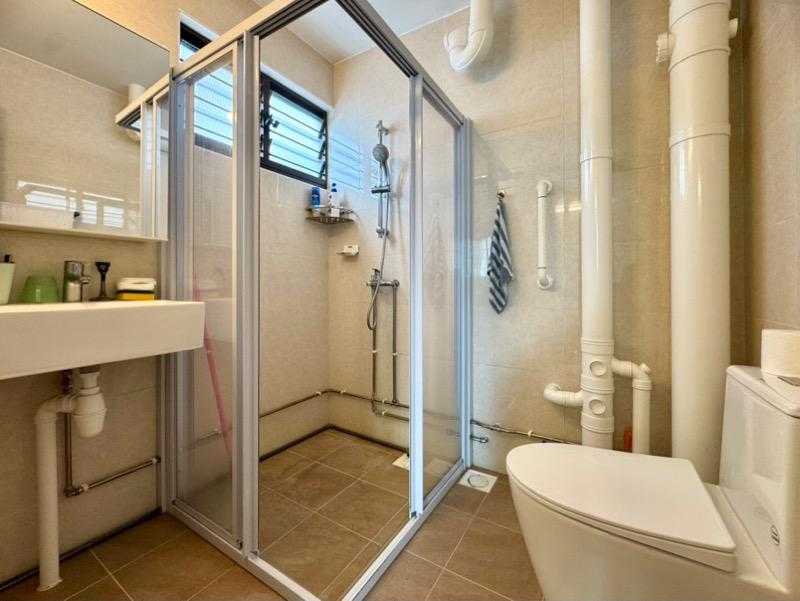 HDB Apartment for Sale, 109 Spottiswoode Park Road HDB Apartment For Sale, $968,000, 3 Bed 2 Bath 1,323 sqft $732.00 psf, SGD 968,000 | 99-year Leasehold