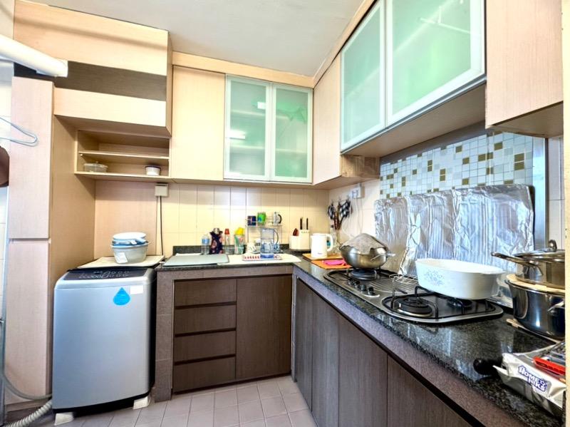 HDB Apartment for Sale, 109 Spottiswoode Park Road HDB Apartment For Sale, $968,000, 3 Bed 2 Bath 1,323 sqft $732.00 psf, SGD 968,000 | 99-year Leasehold