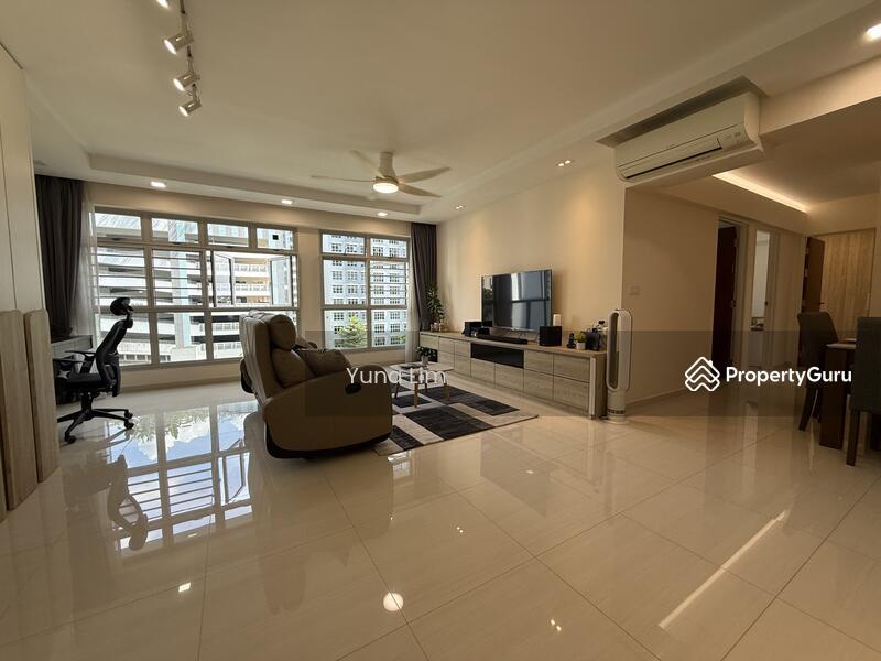 Prop-GPT: HDB Flat: D19 Punggol 323B Sumang Walk